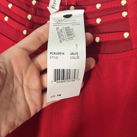 NY Collection Red 3/4 Sleeve Crepe Knit Top (Irregular) - Picture 5 of 11